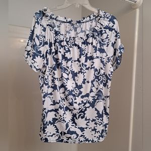 Elastic scoop neck top